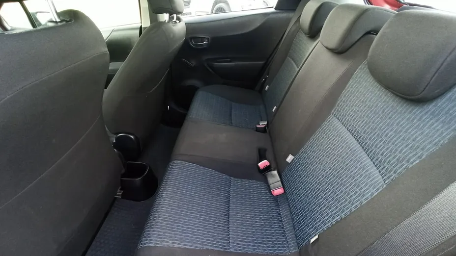 TOYOTA Yaris -