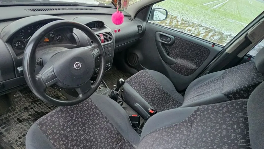OPEL Corsa -