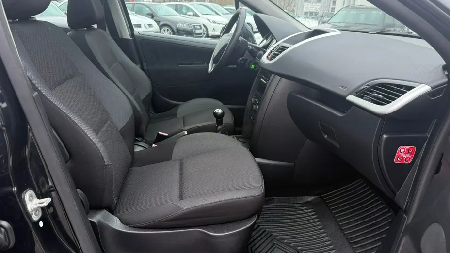 PEUGEOT 207 -