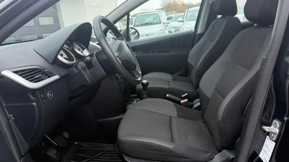 PEUGEOT 207 -