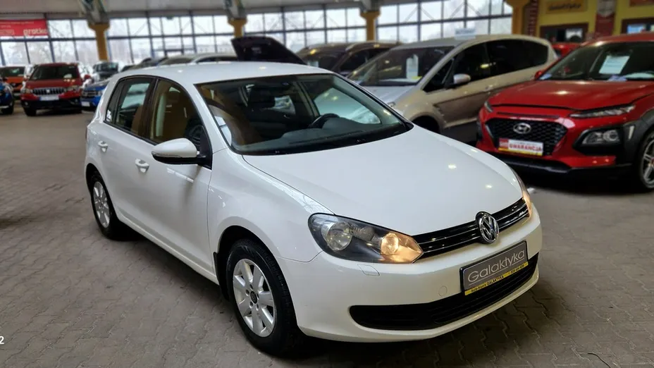 VOLKSWAGEN Golf -