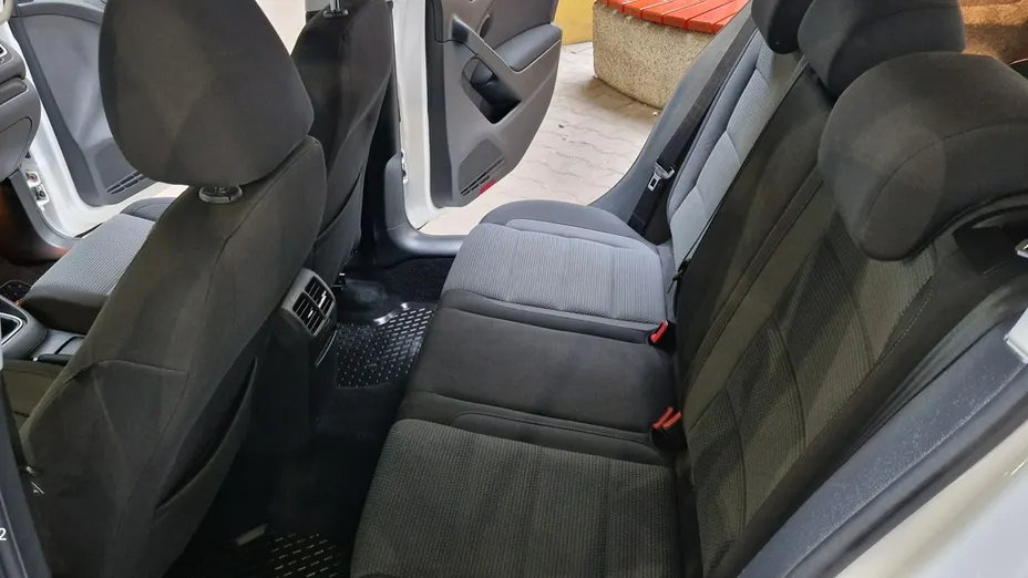 VOLKSWAGEN Golf -