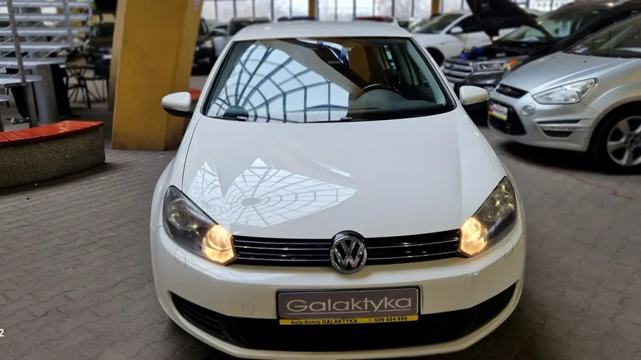 VOLKSWAGEN Golf -