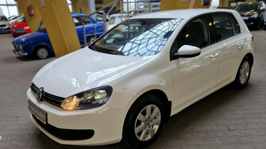 VOLKSWAGEN Golf -