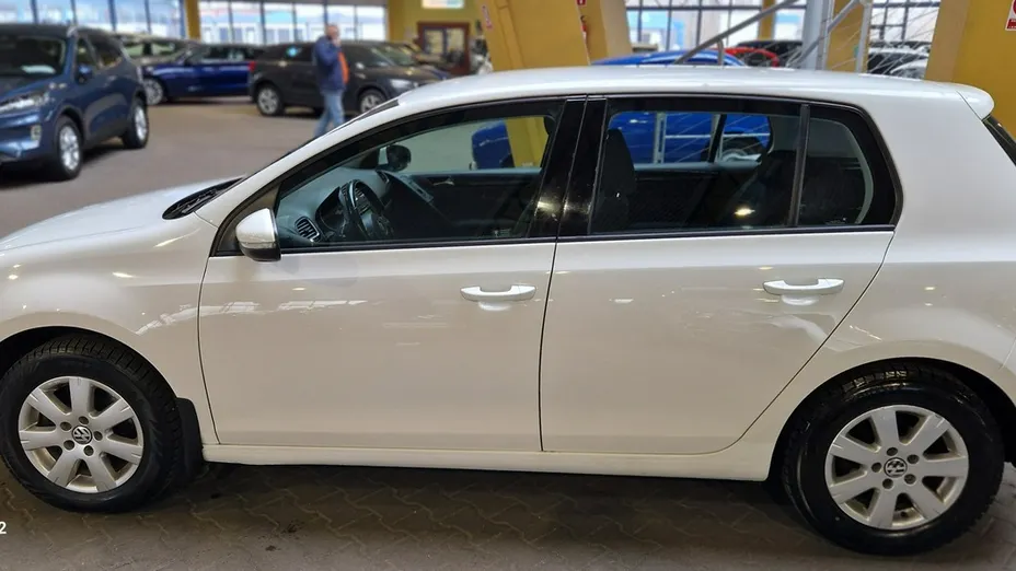 VOLKSWAGEN Golf -