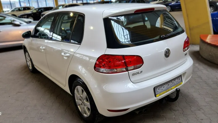 VOLKSWAGEN Golf -