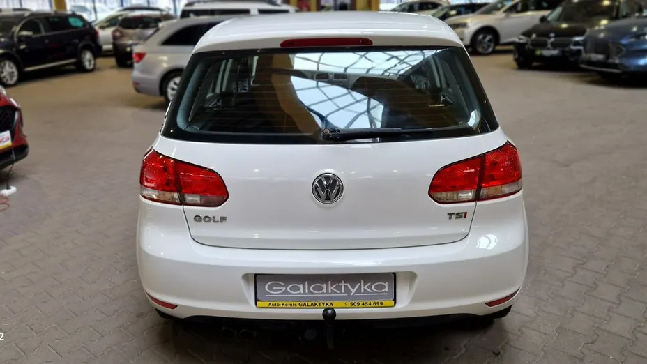 VOLKSWAGEN Golf -