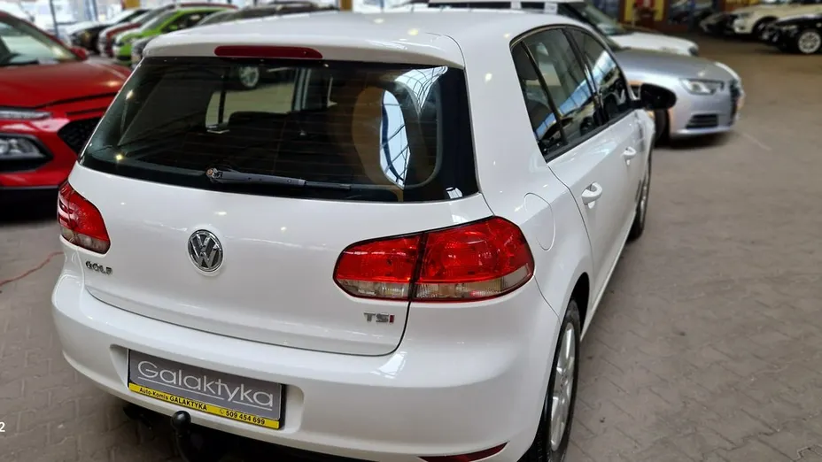 VOLKSWAGEN Golf -