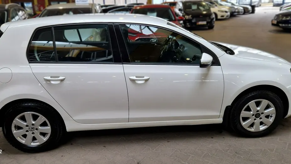 VOLKSWAGEN Golf -