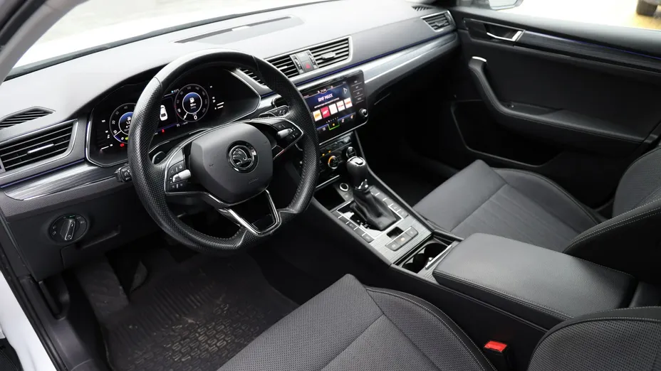 SKODA Superb -