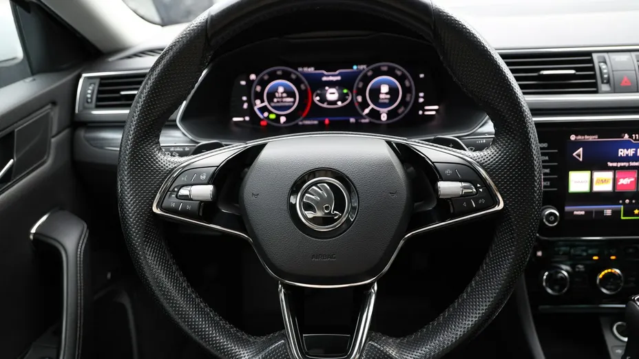 SKODA Superb -