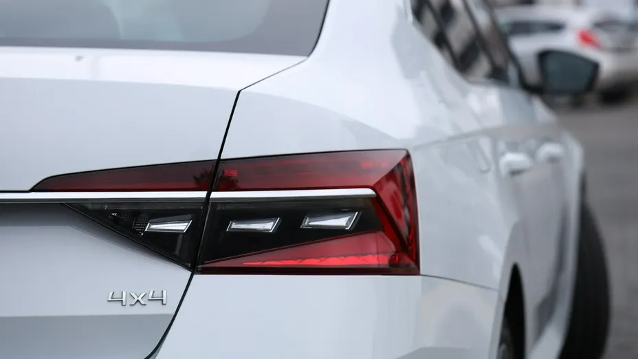 SKODA Superb -