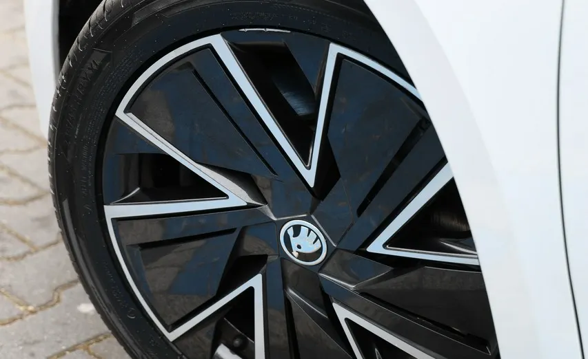 SKODA Superb -