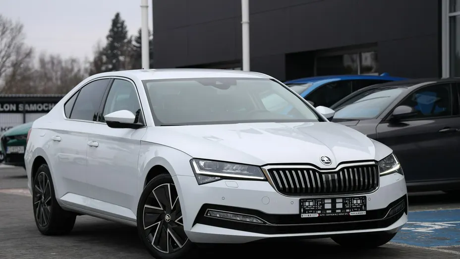 SKODA Superb -