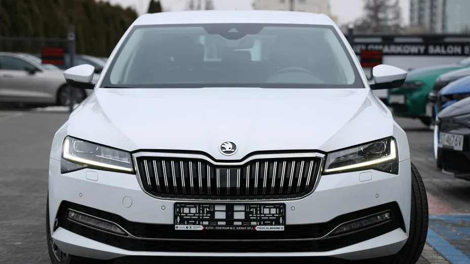 SKODA Superb -