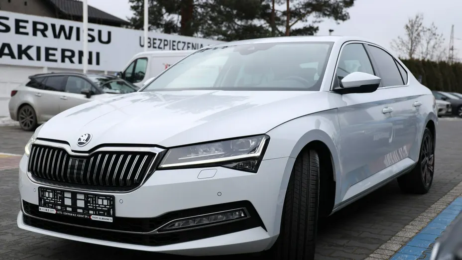 SKODA Superb -