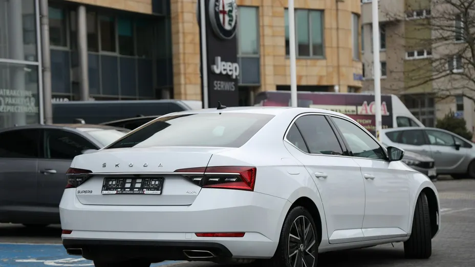 SKODA Superb -