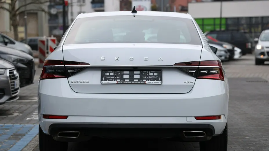 SKODA Superb -