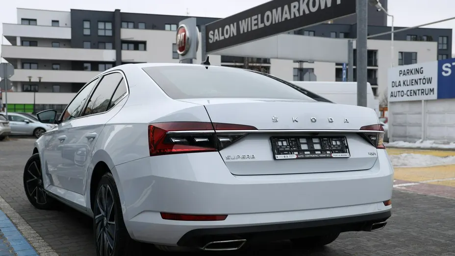 SKODA Superb -