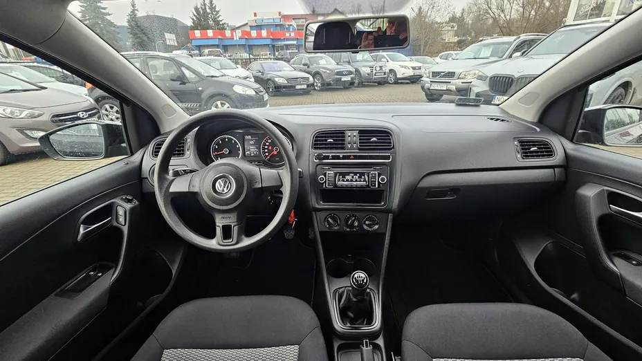 VOLKSWAGEN Polo -