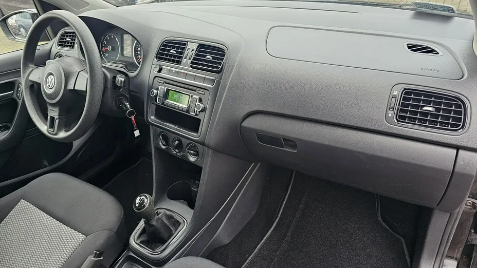 VOLKSWAGEN Polo -