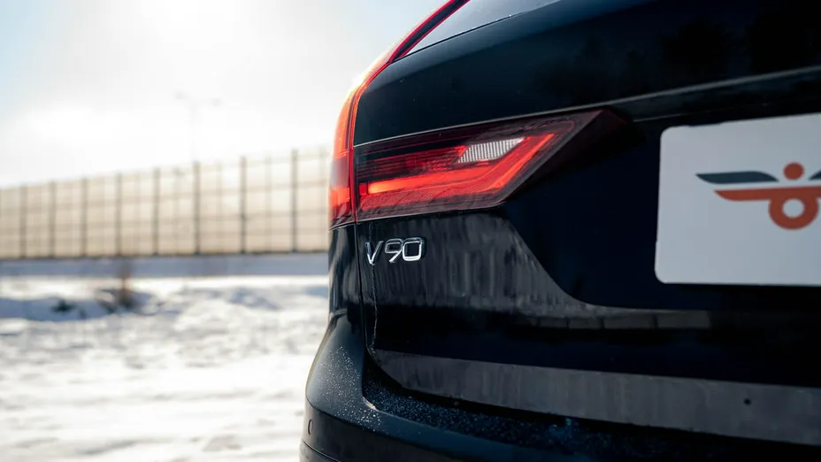 VOLVO V90 -