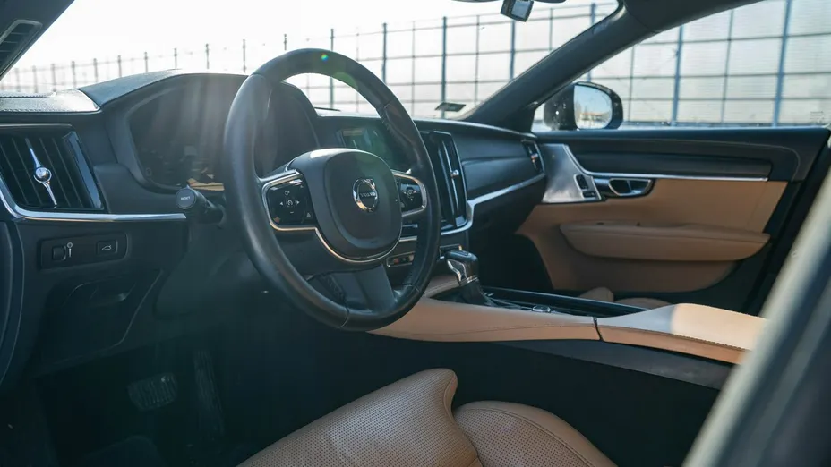 VOLVO V90 -