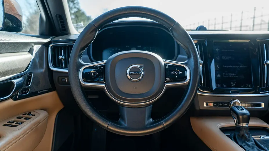 VOLVO V90 -