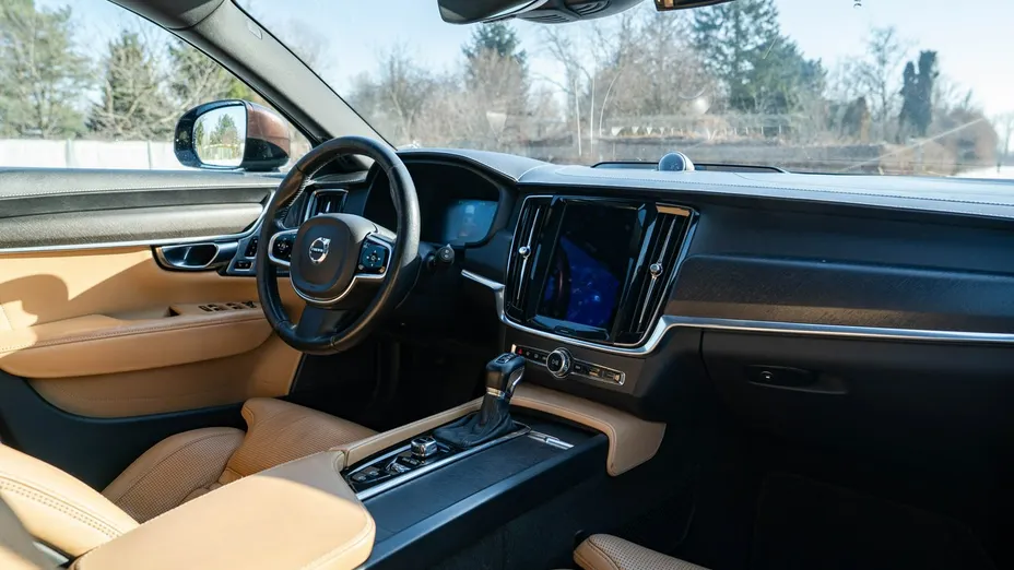 VOLVO V90 -