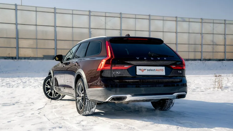 VOLVO V90 -