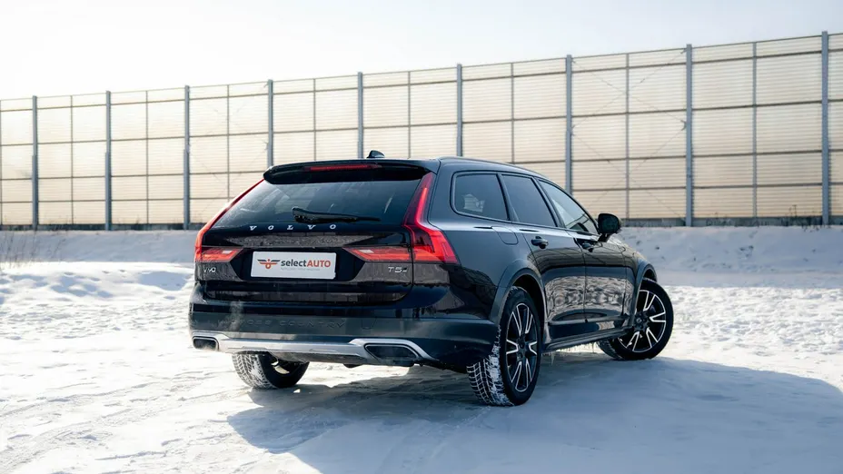 VOLVO V90 -