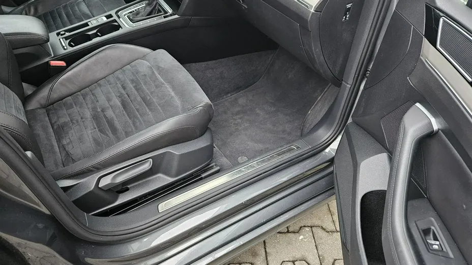 VOLKSWAGEN Passat -