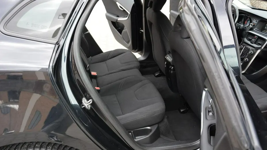 VOLVO V40 -