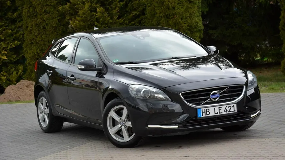 VOLVO V40 -