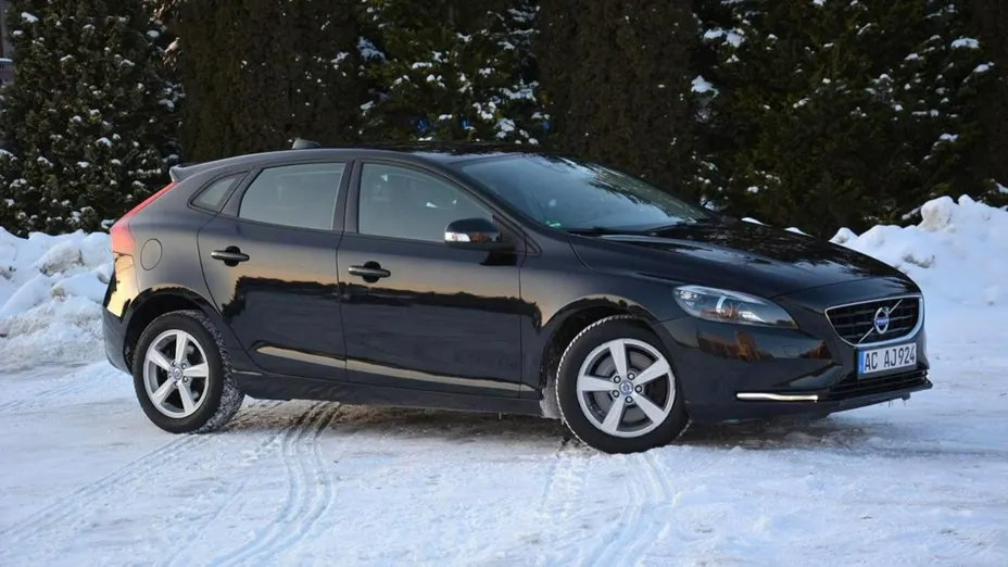 VOLVO V40 -