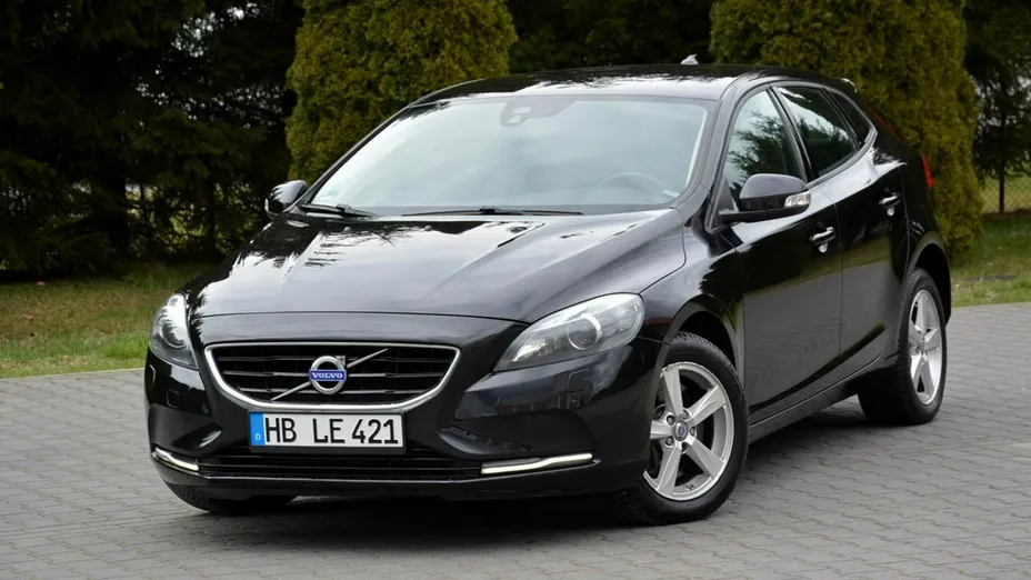 VOLVO V40 -