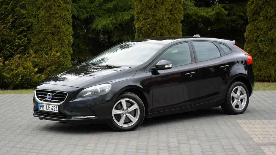 VOLVO V40 -