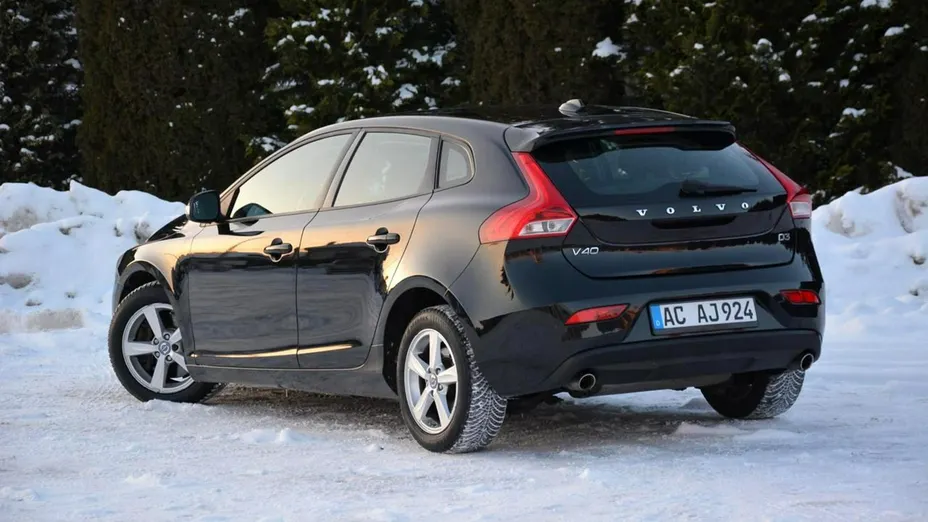 VOLVO V40 -