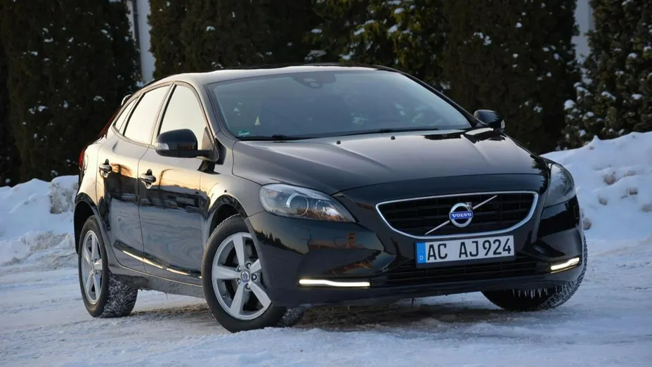 VOLVO V40 -