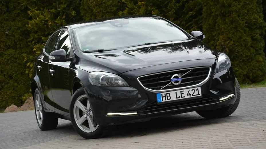 VOLVO V40 -