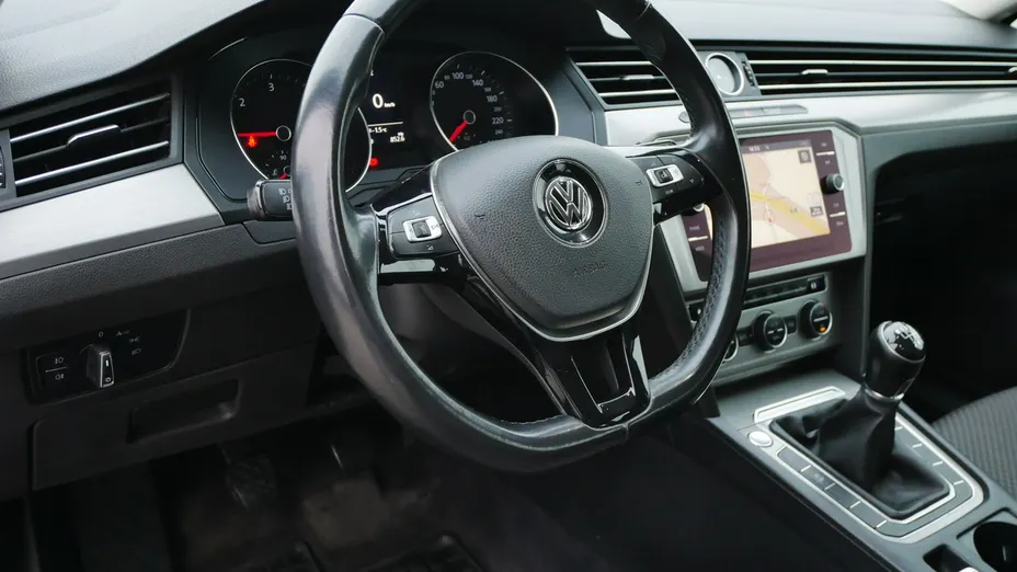 VOLKSWAGEN Passat -
