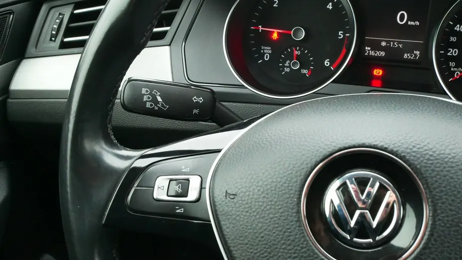 VOLKSWAGEN Passat -