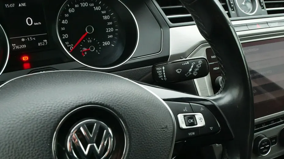VOLKSWAGEN Passat -