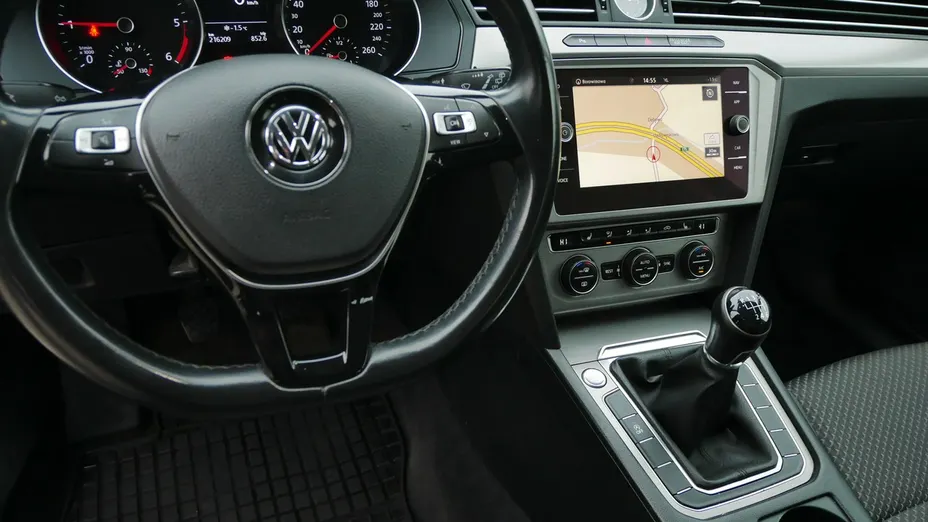VOLKSWAGEN Passat -