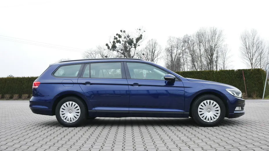 VOLKSWAGEN Passat -