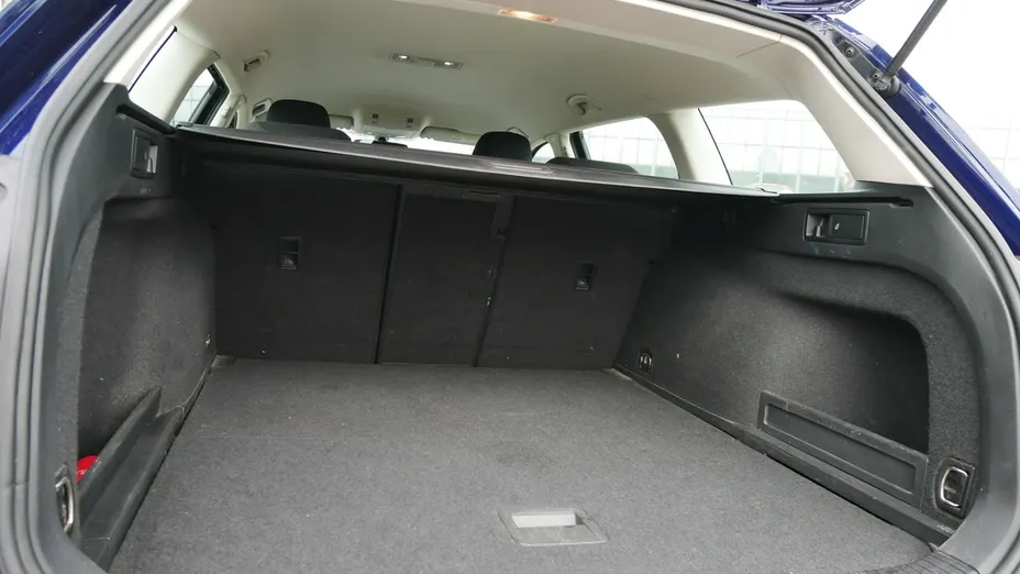VOLKSWAGEN Passat -
