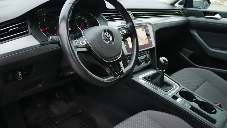 VOLKSWAGEN Passat -