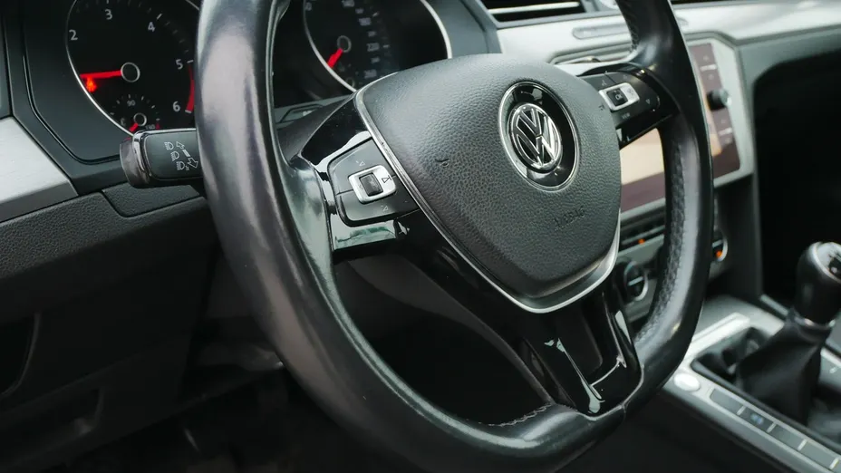 VOLKSWAGEN Passat -