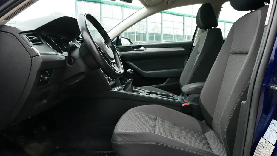 VOLKSWAGEN Passat -