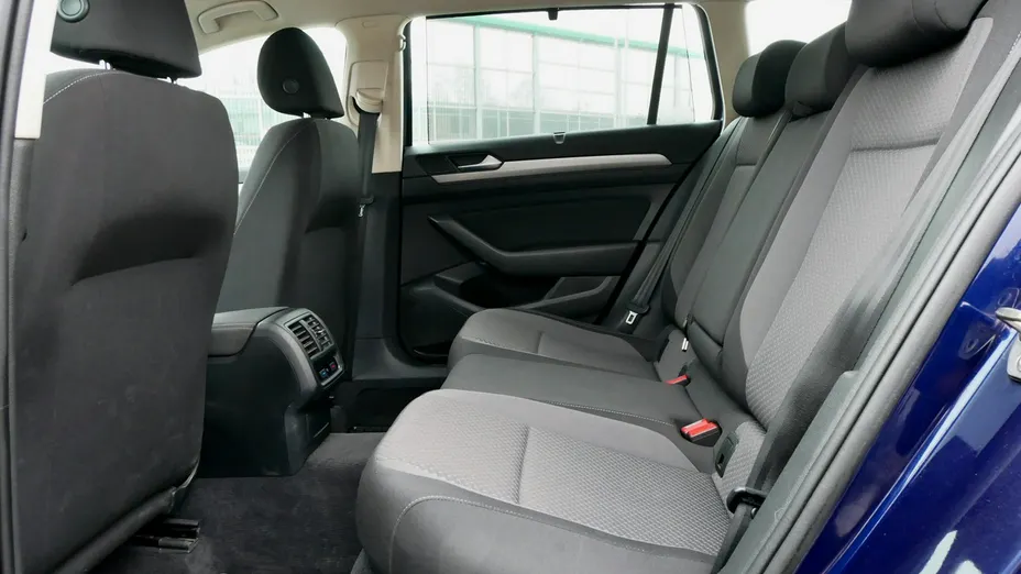 VOLKSWAGEN Passat -